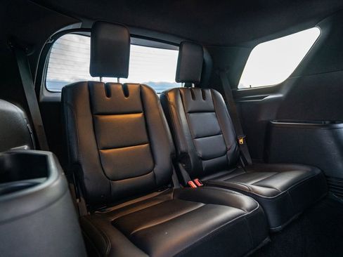 Used 2019 Ford Explorer XLT w/ XLT Sport Appearance Package image 36