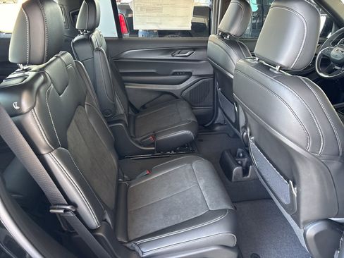 New 2025 Jeep Grand Cherokee L Altitude image 16