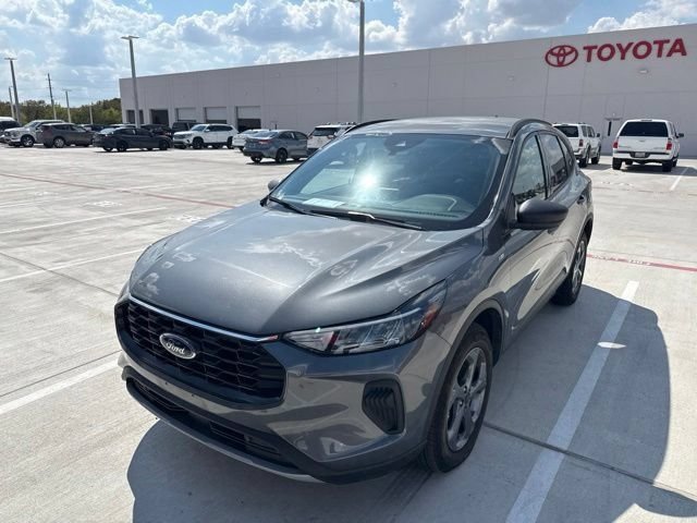 Used 2025 Ford Escape ST-Line AWD/4WD image 2