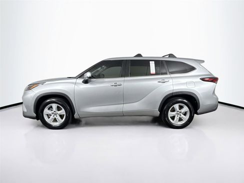 Certified 2024 Toyota Highlander LE image 9