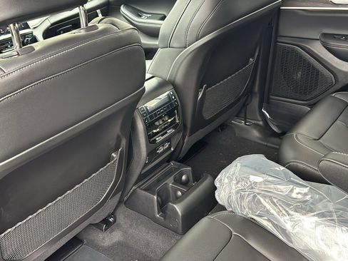 New 2025 Jeep Grand Cherokee L Limited w/ MOPAR Finishing Package image 27