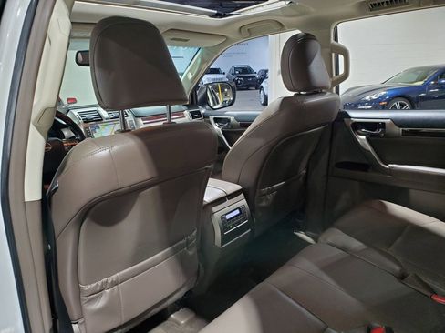 Used 2015 Lexus GX 460 w/ Premium Package image 28