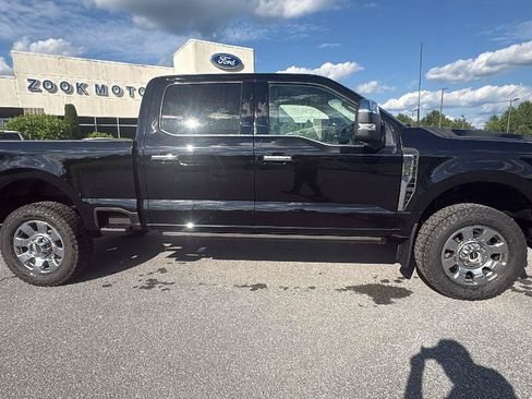 Used 2023 Ford F250 Lariat w/ Lariat Ultimate Package AWD/4WD image 3