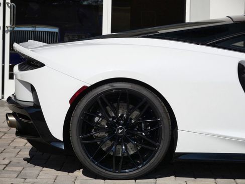 Used 2023 McLaren GT RWD image 15