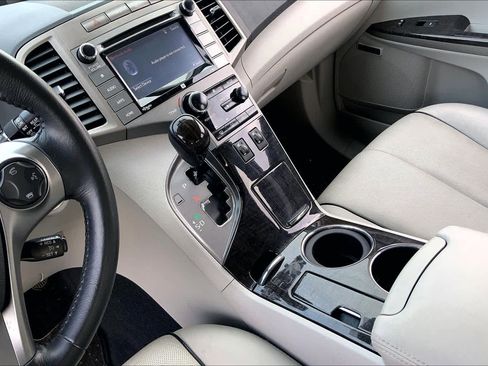 Used 2015 Toyota Venza XLE image 15