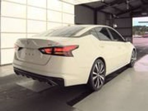 Used 2019 Nissan Altima 2.5 SR FWD image 4