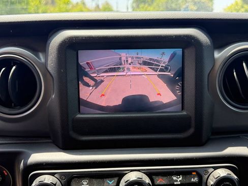 Used 2022 Jeep Wrangler Sport AWD/4WD image 7