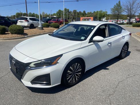 Certified 2023 Nissan Altima 2.5 SV image 1