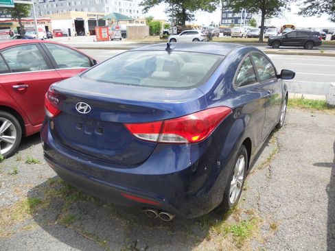 Used 2013 Hyundai Elantra FWD image 2