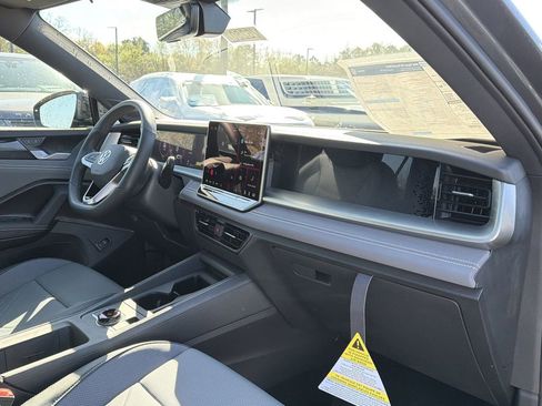 New 2026 Volkswagen Tiguan SE R-Line FWD image 21