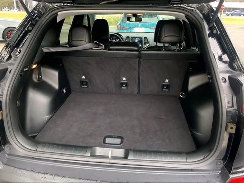 Used 2022 Jeep Cherokee Trailhawk w/ Trailer Tow Group image 35