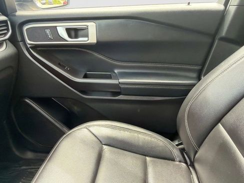 Used 2020 Ford Explorer XLT w/ Equipment Group 202A AWD/4WD image 22
