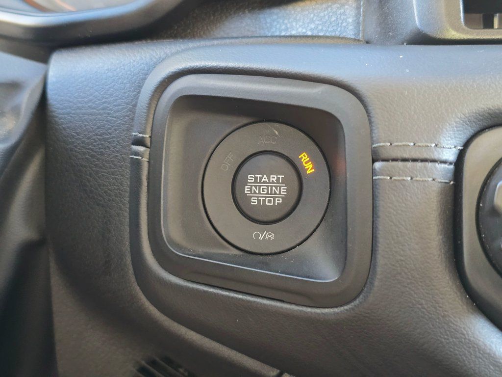 Used 2025 Jeep Wrangler Unlimited Sahara AWD/4WD image 28