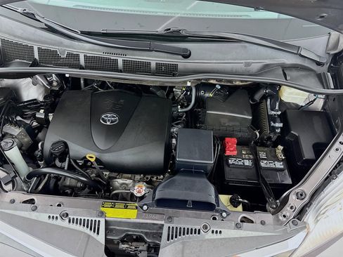 Used 2020 Toyota Sienna XLE image 33