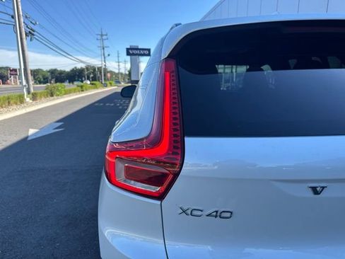 Certified 2025 Volvo XC40 B5 Plus AWD/4WD image 10