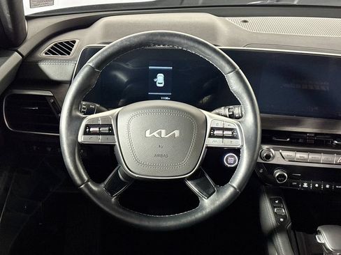 Used 2025 Kia Telluride AWD image 13