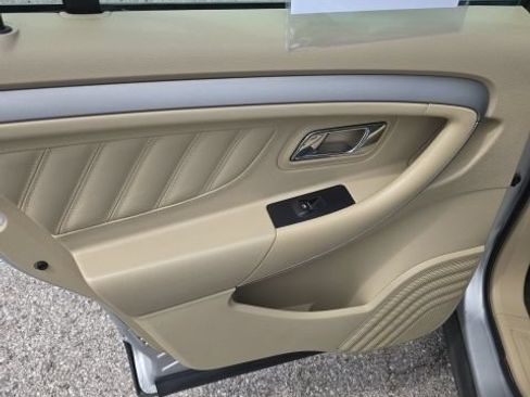 Used 2018 Ford Taurus SE FWD image 24
