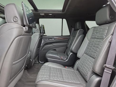 Used 2023 Cadillac Escalade Sport Platinum AWD/4WD image 11