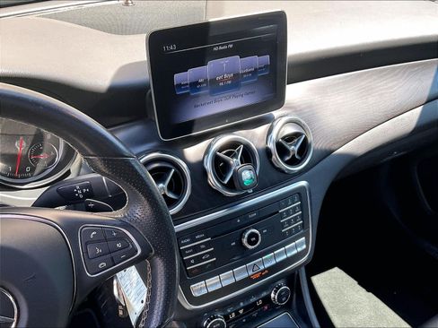 Used 2018 Mercedes-Benz GLA 250 4MATIC image 5