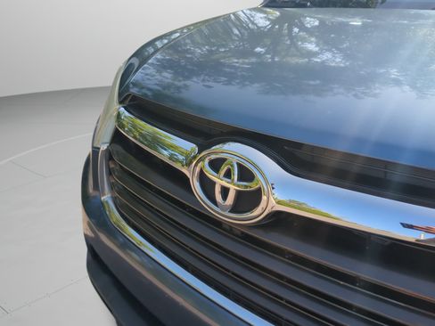 Used 2015 Toyota Highlander XLE FWD image 28