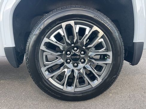 New 2026 GMC Sierra 1500 Denali Ultimate w/ LPO, Black Badging Package image 35