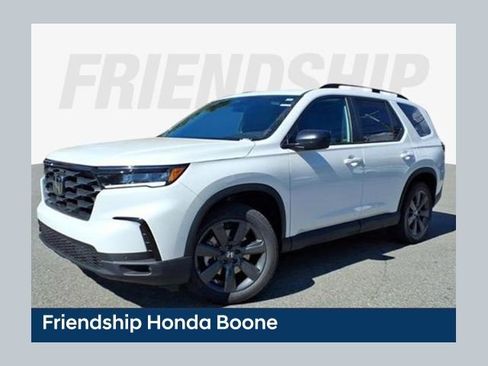 Used 2025 Honda Pilot Sport image 1