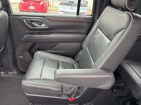 Used 2023 Chevrolet Suburban Premier AWD/4WD image 23