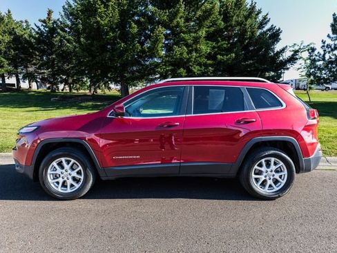 Used 2015 Jeep Cherokee Latitude w/ Cold Weather Group AWD/4WD image 8