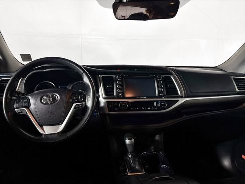 Used 2019 Toyota Highlander Limited image 12