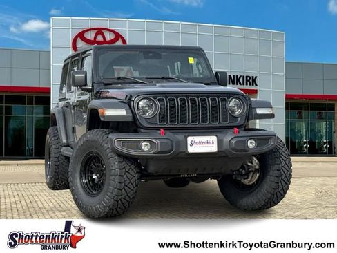 Used 2024 Jeep Wrangler Unlimited Rubicon w/ Convenience Group AWD/4WD image 1