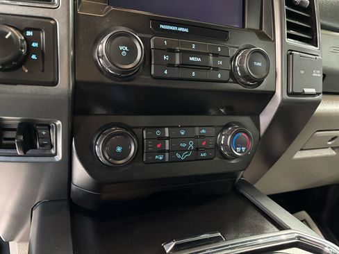 Used 2021 Ford F250 XLT w/ XLT Premium Package image 31