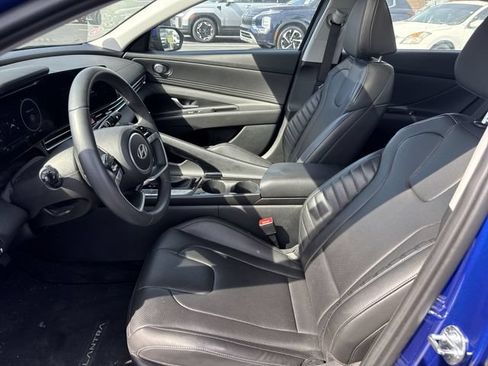 Used 2025 Hyundai Elantra Limited FWD image 21