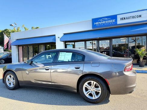 Used 2020 Dodge Charger SXT w/ Leather Interior Group RWD image 18