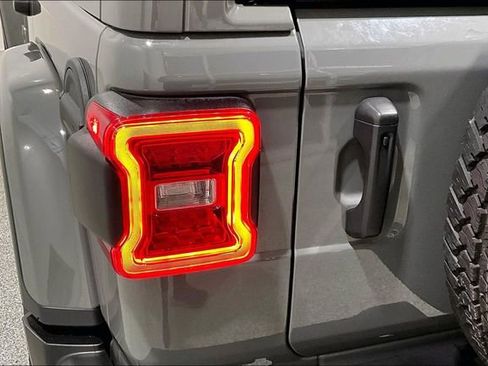 Used 2021 Jeep Wrangler Unlimited Sahara image 41