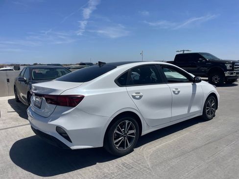 Used 2023 Kia Forte LXS FWD image 2