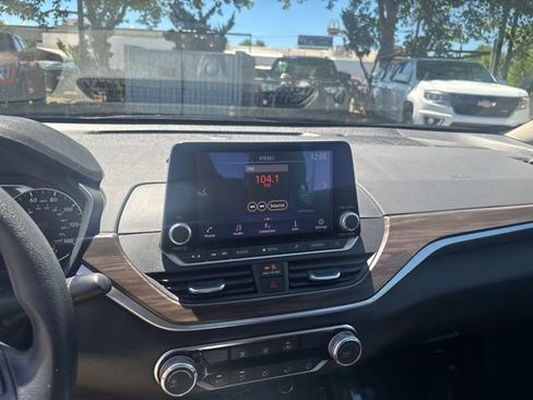 Used 2023 Nissan Altima 2.5 SV FWD image 23