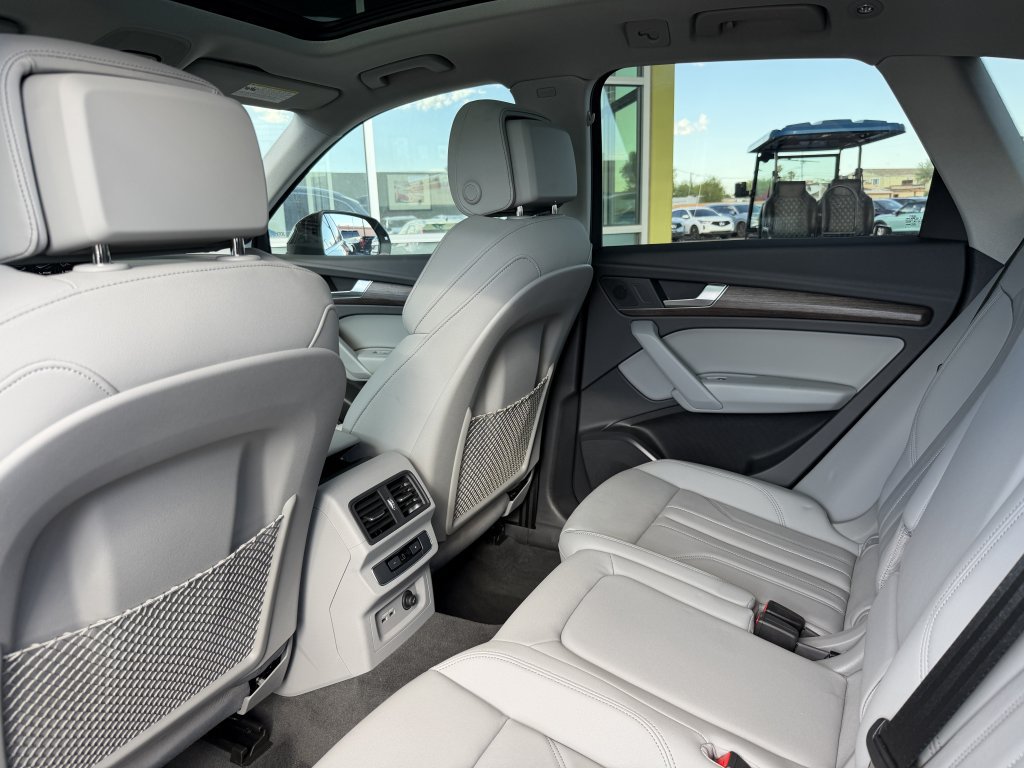 Used 2025 Audi Q5 e Premium AWD/4WD image 33