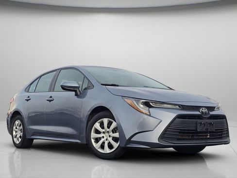 Used 2023 Toyota Corolla LE image 2