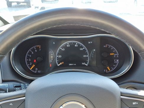 Used 2021 Jeep Grand Cherokee Limited image 23