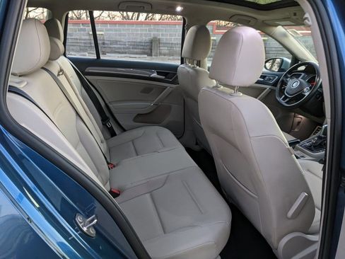 Used 2017 Volkswagen Golf Alltrack image 25