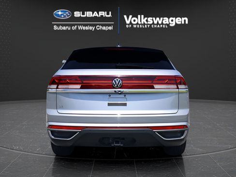 Certified 2024 Volkswagen Atlas Cross Sport SE FWD image 7