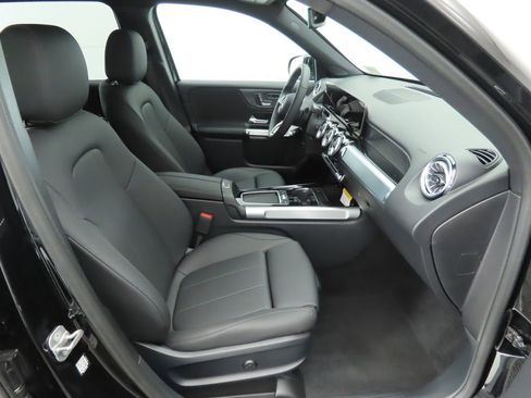 Certified 2025 Mercedes-Benz GLB 250 image 20
