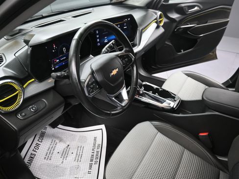 Used 2024 Chevrolet Trax LT w/ LT Convenience Package FWD image 14
