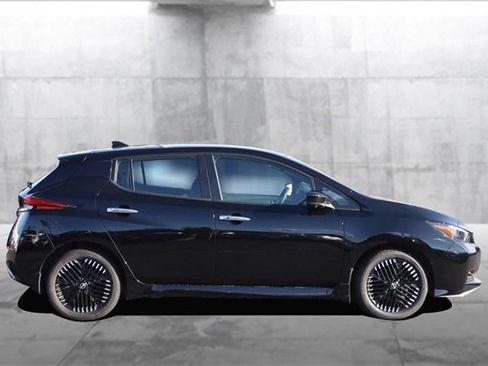 Certified 2024 Nissan Leaf SV Plus image 5