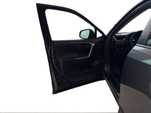 Used 2019 Toyota RAV4 LE image 21