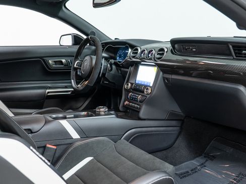 Used 2021 Ford Mustang Shelby GT500 w/ Carbon Fiber Track Pack image 25