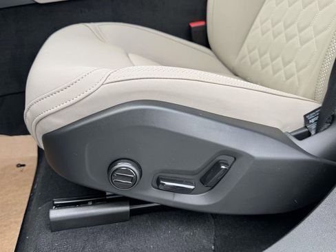 New 2026 Volvo XC90 T8 Plus w/ Protection Package Premier image 17