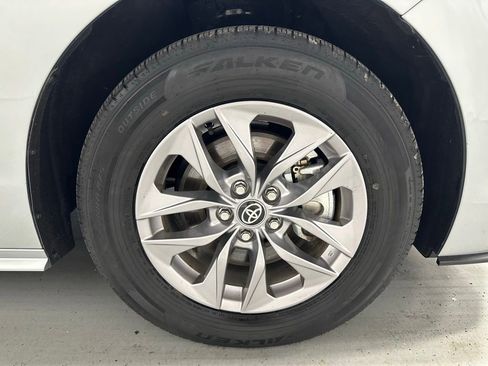 Used 2025 Toyota Sienna LE FWD image 64