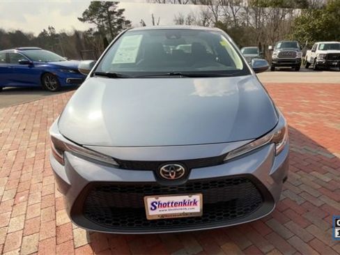 Used 2022 Toyota Corolla LE image 4