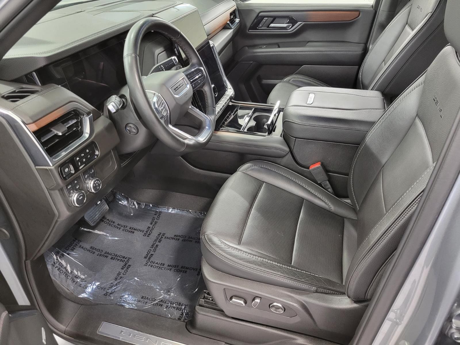 Used 2025 GMC Yukon XL Denali AWD/4WD image 37
